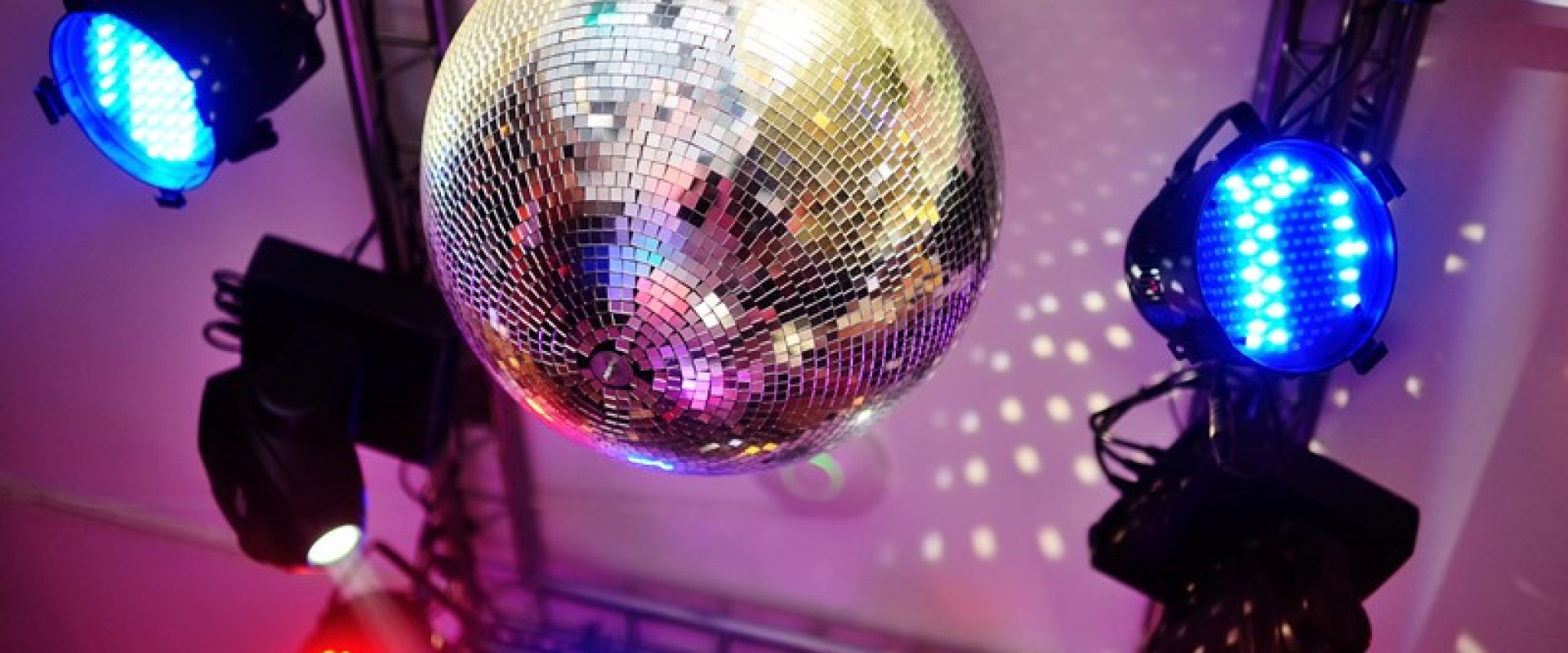 Jeugdzorginstelling brengt privéfeest en familiereis in aftrek