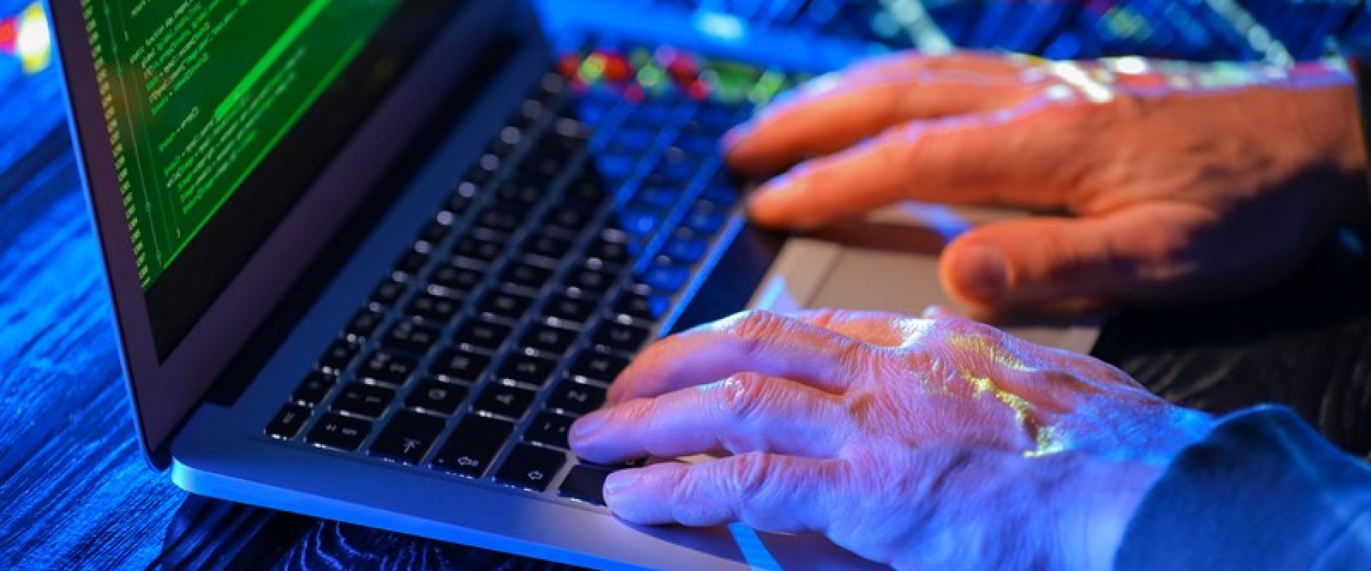 Ontslag terecht door expliciete foto’s op werklaptop